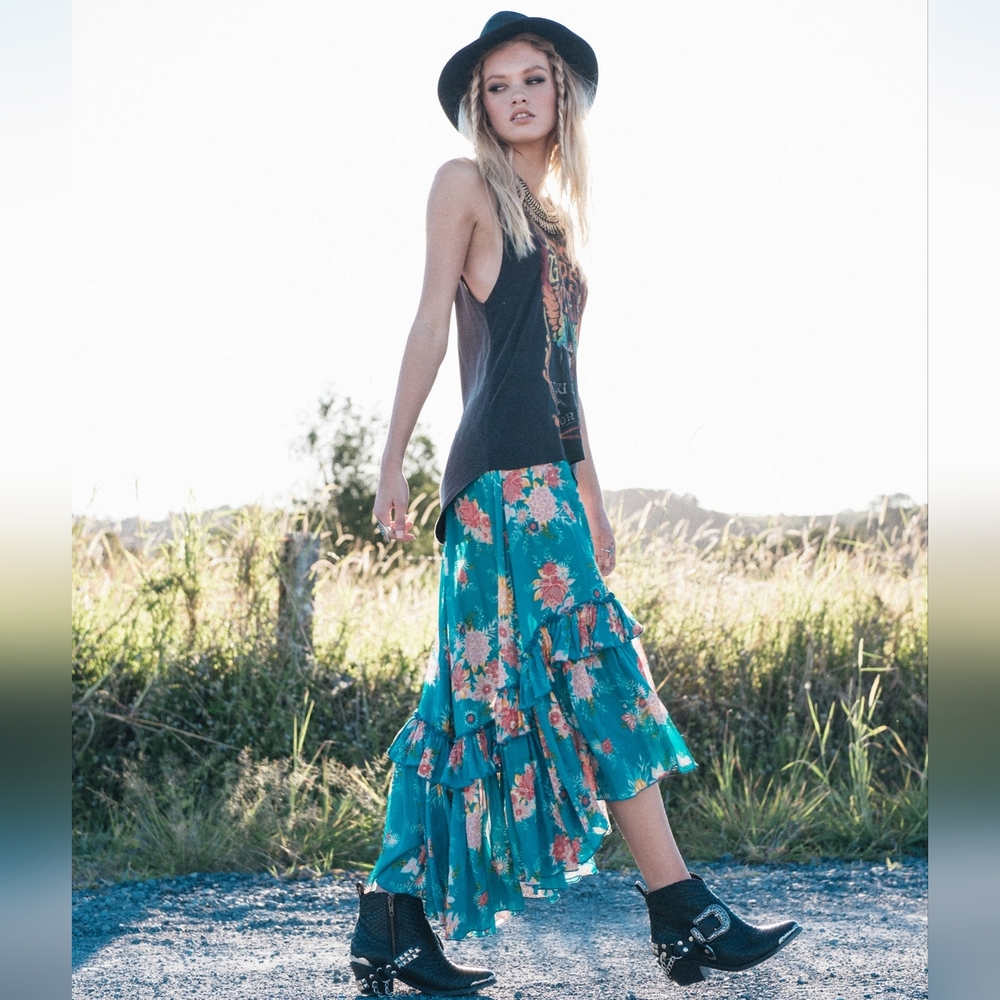 Spell Jagger Skirt & Bralette Set SZ L 💙🧡🦄